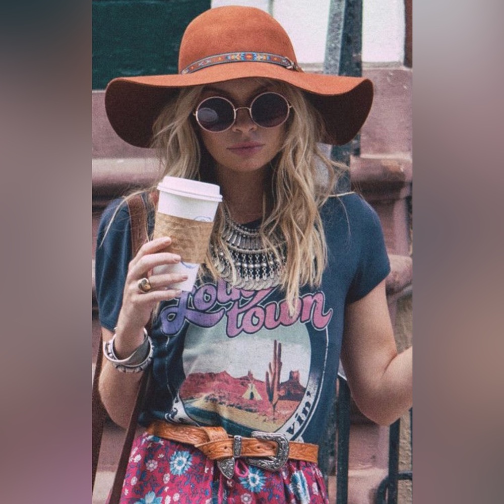 UFT/SELL Spell & The Gypsy Folk Town Tee Shirt Small
